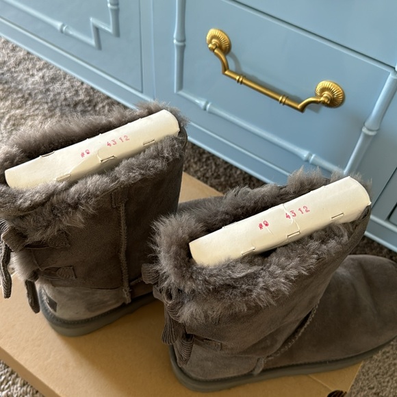 Ugg Bailey Bow Boot - Picture 4 of 4